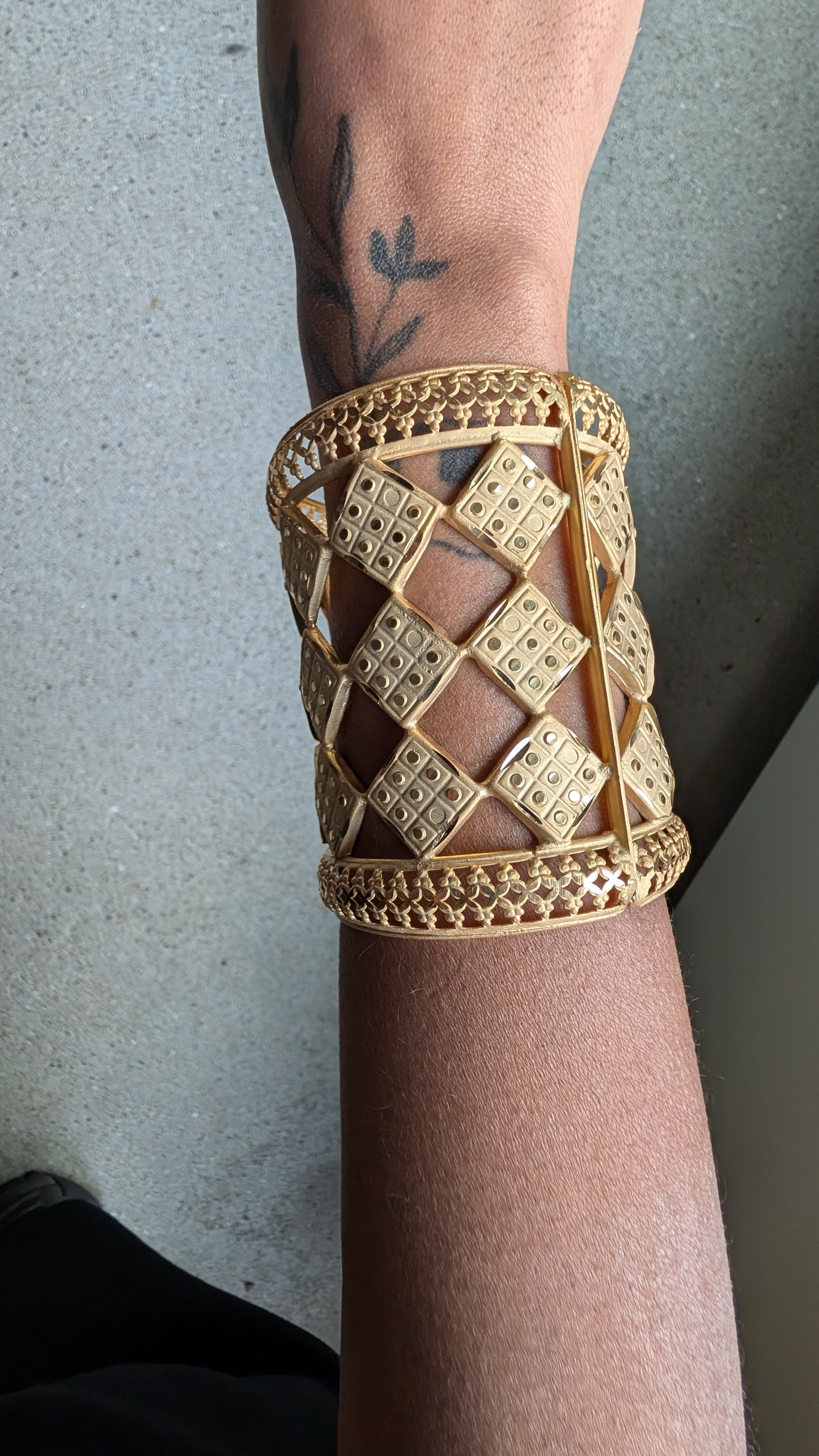 THE DYNASTY BRASS CUFF