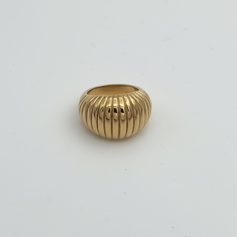 GOLD RIBBED DOME STATEMENT RING