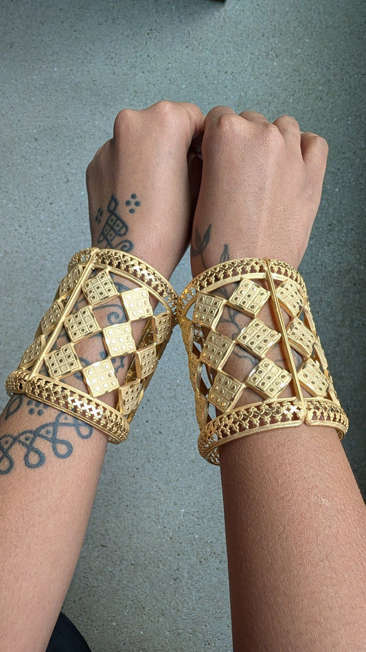THE DYNASTY BRASS CUFF