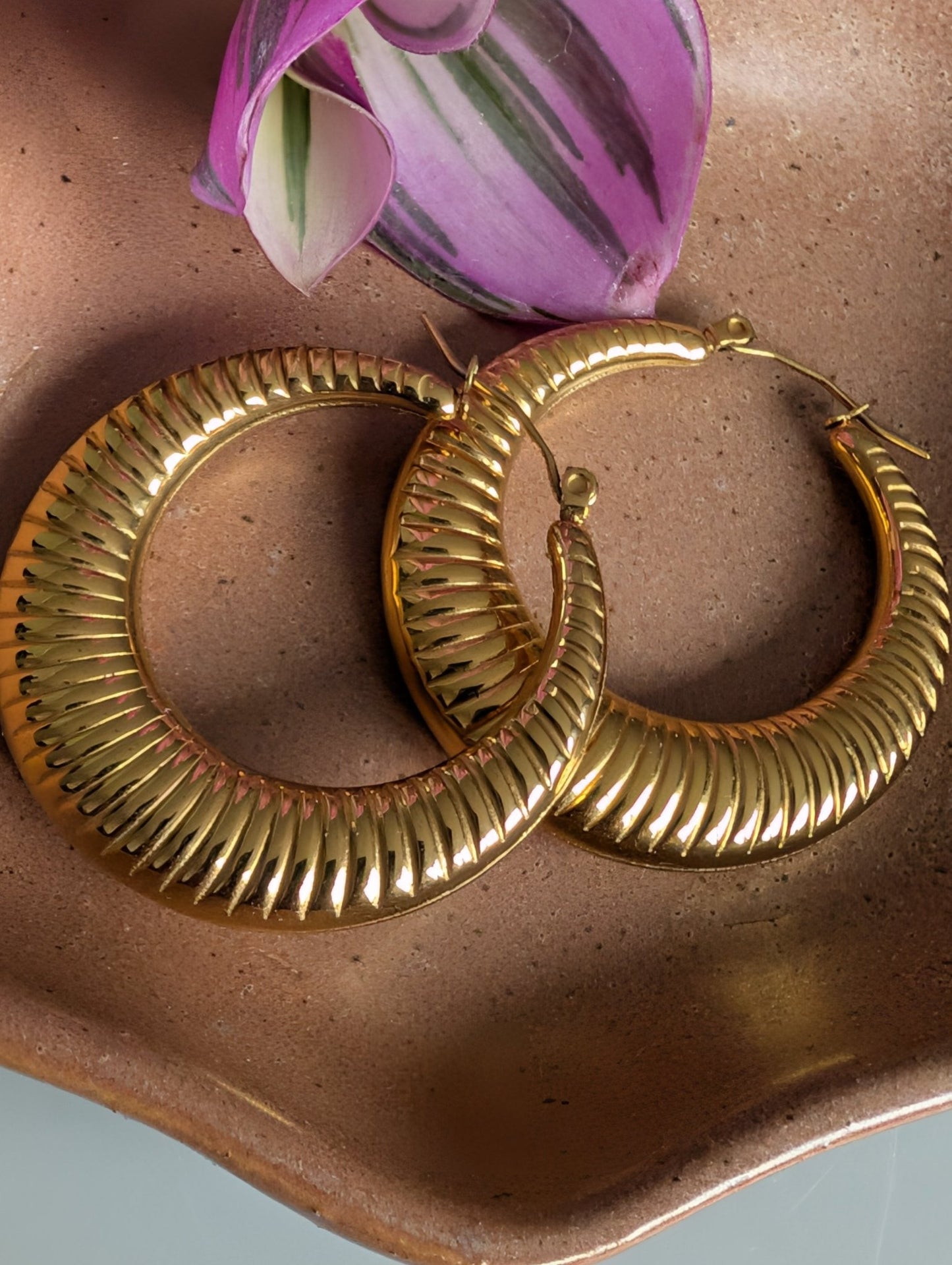 THE UNIFORM HOOPS